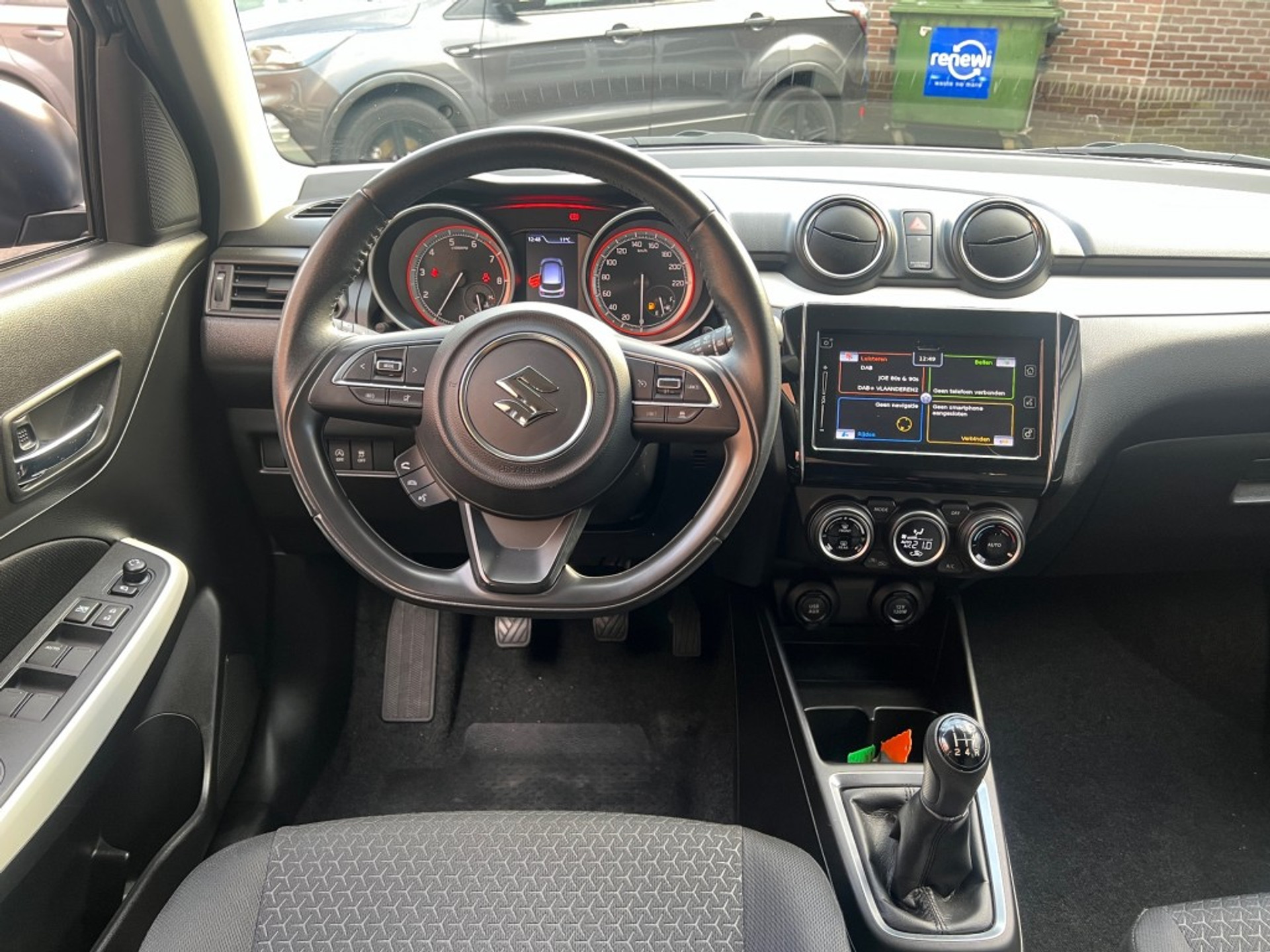41789732-8.jpg